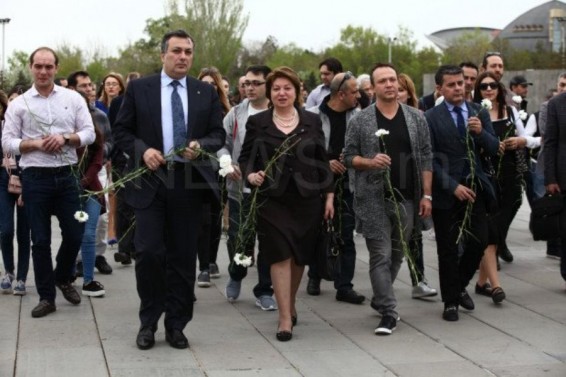 Համահայկական նվագախումբը Ծիծեռնակաբերդում էր. լիբանանահայ սրինգահարը Կոմիտաս նվագեց