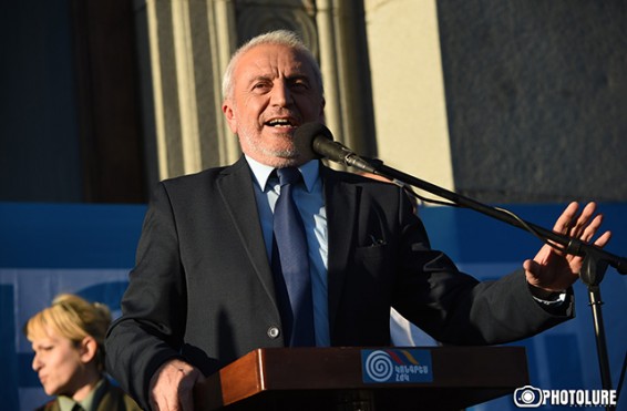 «Ամբողջ Կրթության նախարարությունն էրեխեքին բերում է՝ հայհոյելու թուրքերին. սա չէ Հայաստանի զարգացման ճանապարհը». Արամ Մանուկյան