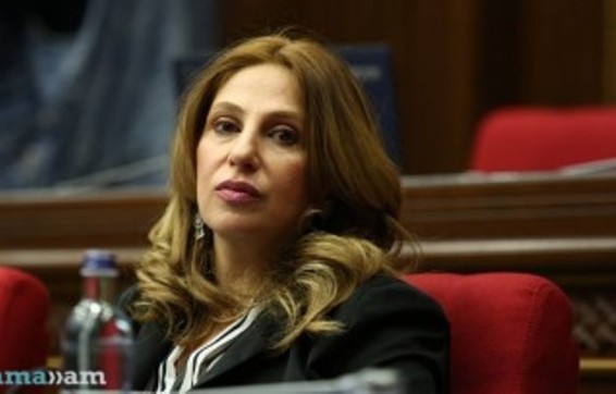 Զարուհի Փոստանջյանն այսօր նախընտրական քարոզարշավն անցկացրել է կանգառներում