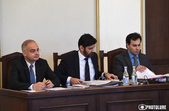 «Ինձ կյանքում ամենաքիչը Ձեր շնորհակալությունն է պետք». Զուրաբյանն ու Մուկուչյանը վիճեցին ՍԴ-ում