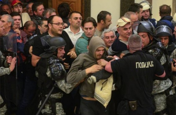 Մակեդոնիայի խորհրդարանի մոտ տեղի ունեցած անկարգություններից տուժել է ավելի քան 100 մարդ