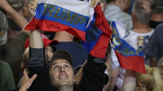 На выступлении Трампа в воздух подбросили российские флаги
