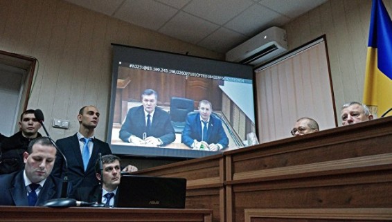 Суд в Киеве разрешил Януковичу участвовать в заседании по видеосвязи