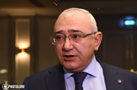 Ինքնաբացարկի բոլոր դիմումների տակ էլ առկա են եղել դիմողների ստորագրությունները. Տիգրան Մուկուչյան