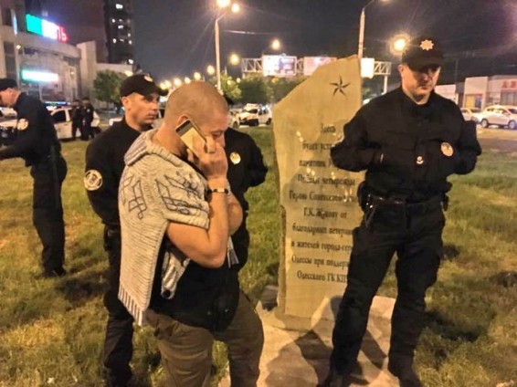 В Одессе демонтировали памятный камень маршалу Жукову