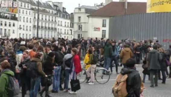 Журналистка Sputnik France об акции протеста в Париже: полиция начала бить всех подряд