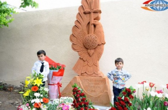 Երևանում ապրիլյան պատերազմի նահատակներին նվիրված խաչքար է բացվել
