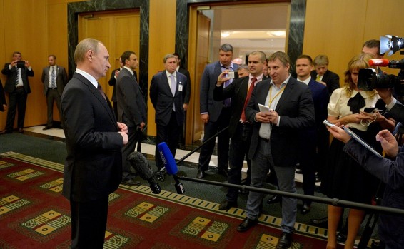 Путин о ляпе Медведьева - денег нет! держитесь там!