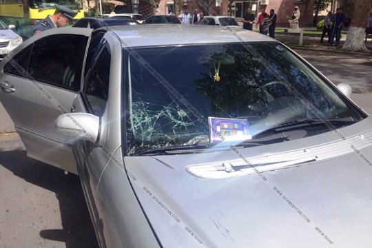 Էջմիածնում Mercedes-ի վարորդը վրաերթի է ենթարկել 16-ամյա աղջիկներին. Shamshyan.com