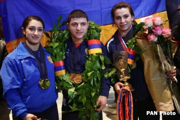 Photo. Հայ ծանրամարտիկները ժամանել են Երևան