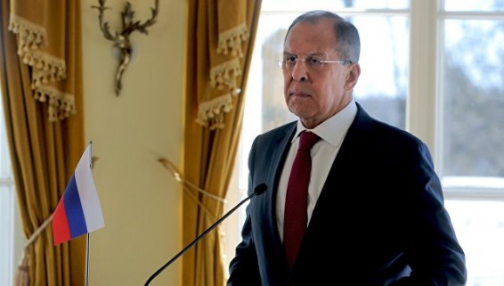На Аляске Лавров возложил венок к памятнику, посвященному ленд-лизу