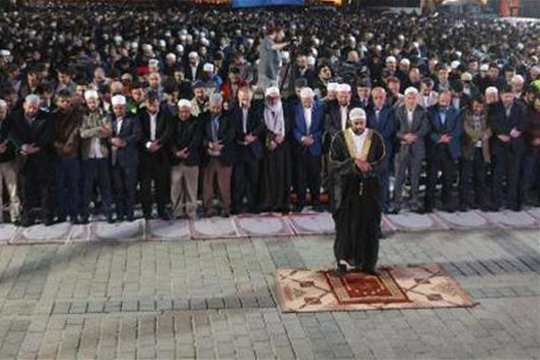 Ստամբուլում մի խումբ մուսուլմաններ պահանջել են Սուրբ Սոֆիայի տաճարը մզկիթի վերածել