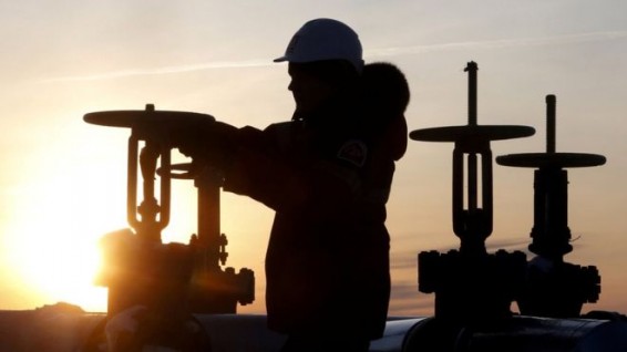 Москва и Эр-Рияд договорились продлить ограничения на добычу нефти
