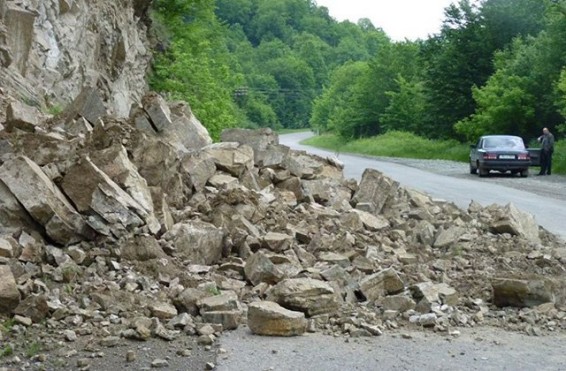 Ուշադրություն. Ալավերդի-Այրում հատվածի ճանապարհը երկկողմանի փակ է