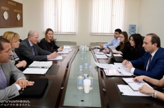 ԱՆ-ում Վենետիկի հանձնաժողովի ներկայացուցիչների հետ քննարկվել է «Սահմանադրական դատարանի մասին» օրենքի նախագիծը