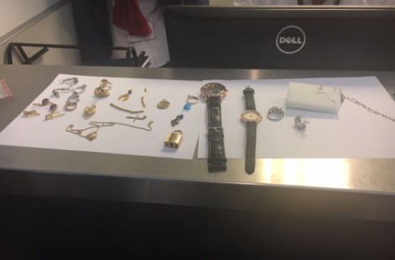 Օդանավակայանում գտնվել է թանկարժեք իրերով պայուսակ