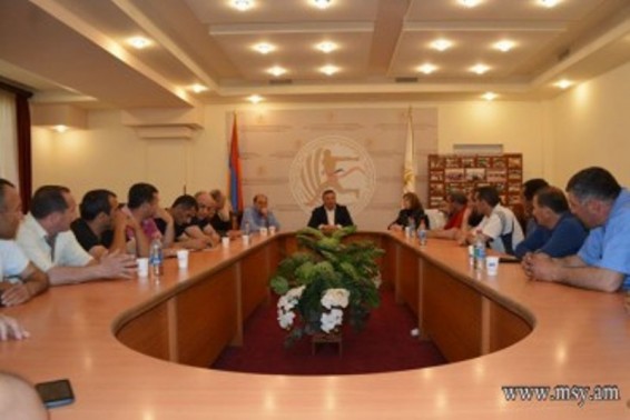 Քննարկում՝ հայկական ազգային կոխ ըմբշամարտի զարգացման հետագա ծրագրերի վերաբերյալ