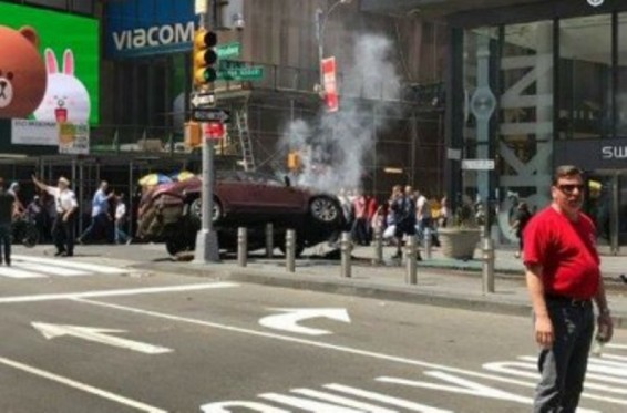 Արտակարգ պատահար Նյու Յորքի «Թայմս Սքուեր» հրապարակում. վարորդն ընթացել է հետիոտների ուղղությամբ