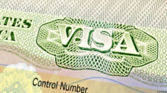 Тысячи иностранных студентов остаются в США, несмотря на истекшие визы