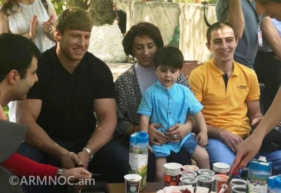 Արթուր Ալեքսանյանն ու Նազիկ Ավդալյանը հանդիպել են վիրավոր զինվորների հետ