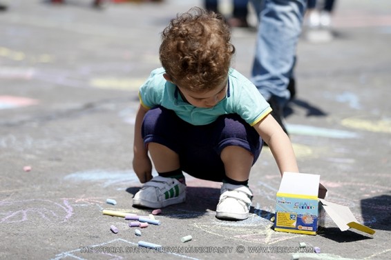 Photo. Կավճանկարային երազանքներ՝ Ազատության հրապարակում