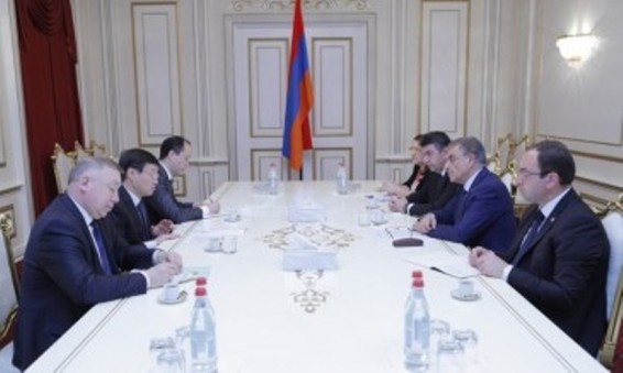 Արա Բաբլոյանն ընդունել է Հայաստանում Ղազախստանի դեսպանին