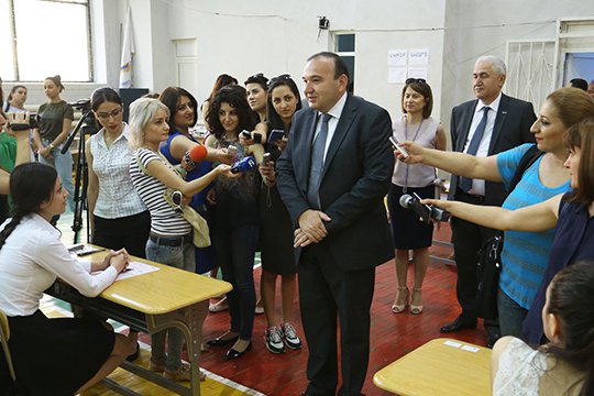 Միջին գիտելիքով կարող է ընդունվել բուհ. Լևոն Մկրտչյանն այցելել է քննական կենտրոն