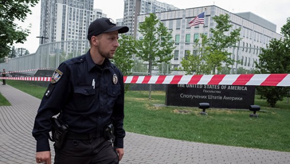 СБУ начала расследование взрыва на территории посольства США в Киеве