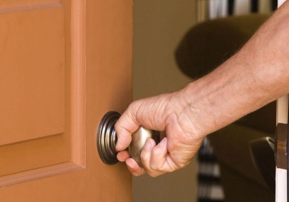 Փրկարարները բացել են փակ դռները