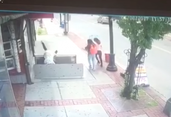 Video. ԱՄՆ-ում սմարթֆոնով տարված 67-ամյա կինն ընկել է դիտահորը