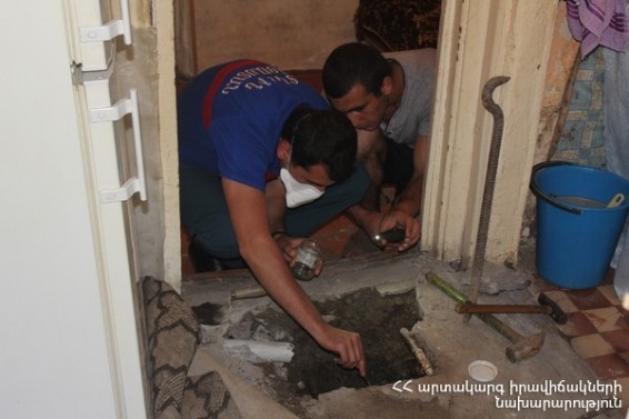 Photo. Այգեստան փողոցի տներից մեկում հայտնաբերվել է սնդիկանման զանգված