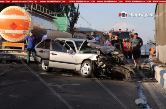 Ոստիկանության շենքի հարևանությամբ գտնվող թունելում բախվել են Mercedes–ն ու բեռնատարը, կան վիրավորներ. Shamshyan.com