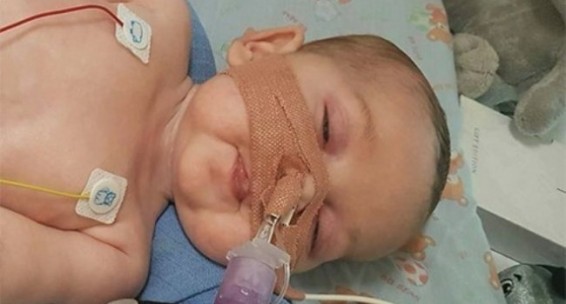 ՄԻԵԴ-ի որոշման շնորհիվ մահացու հիվանդ բրիտանացի փոքրիկը ԱՄՆ-ում փորձարարական բուժում կստանա