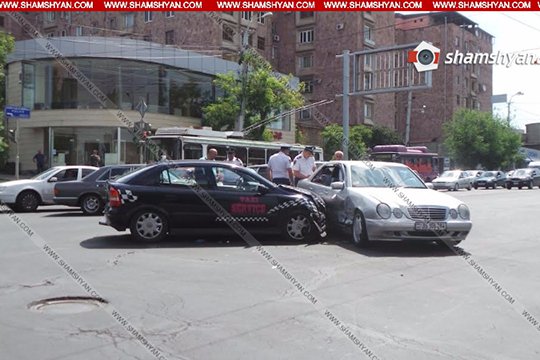 Երևանում լուսակրի բացակայության պատճառով բախվել են Opel-ն ու Mercedes-ը, կան վիրավորներ. shamshyan.com