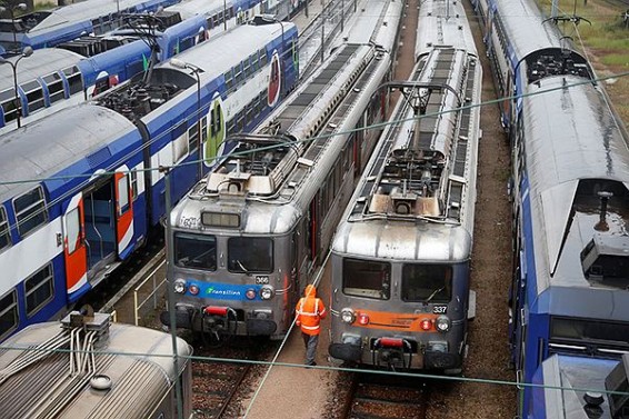 Во Франции под колесами поезда сработало взрывное устройство