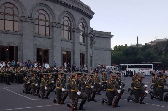 Ազատության հրապարակը լի էր հայկական ու բրիտանական մեղեդիներով