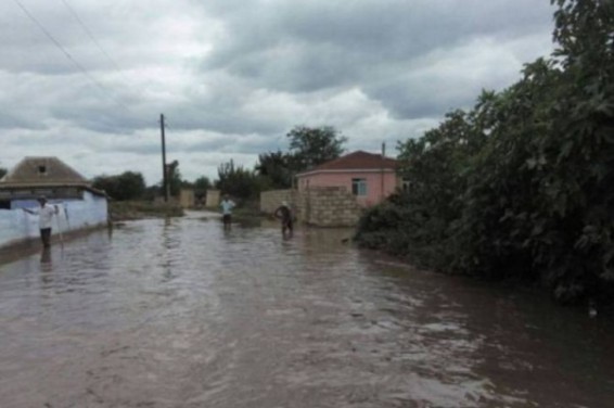 Ադրբեջանում ավելի քան 100 տուն ջրի տակ է անցել