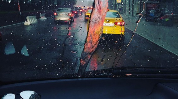 Մոսկվայի արևադարձային անձրևն ու կարկուտը լուսանկարներում