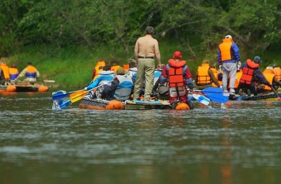 Ուրալում շրջված նավակում եղել է ինը մարդ, փրկվել է չորսը