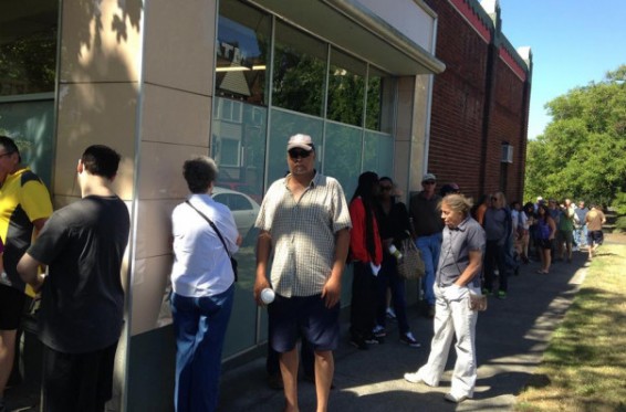 Նևադայում մարիխուանայի վաճառքի օրինականացման պահից հարյուրավոր մարդիկ հերթեր են կանգնել խանութների մոտ