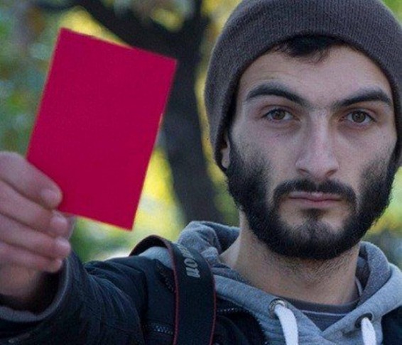 «Հիմնադիր խորհրդարանի» աջակիցը մեղադրվում է դատական կարգադրիչին ապտակելու մեջ