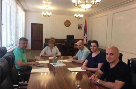 Կարինե Աթայանն ընդունել է մի խումբ բժիշկների