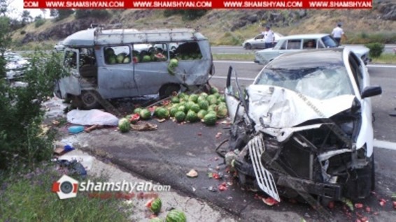 Խոշոր ու ողբերգական ավտովթար Կոտայքի մարզում. Toyota-ն բախվել է ձմերուկով բարձված УАЗ-ին. УАЗ-ը կողաշջվել է. Կա 1 զոհ 4 վիրավոր