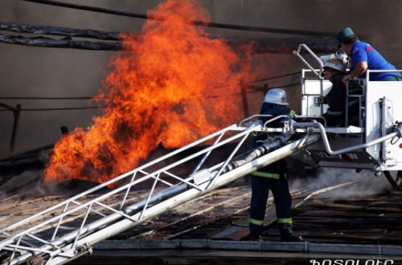 Երևանի Արամ Խաչատրյան փողոցում հրդեհ է բռնկվել