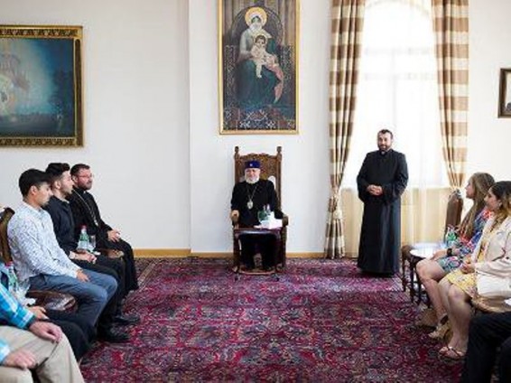 Գարեգին Բ-ն ընդունել է ԱՄՆ Հայոց թեմերի կամավորական ծրագրերի մասնակիցներին