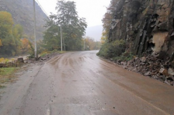 Գետափ-Մարտունի ավտոճանապարհը ջրի արտահոսքի պատճառով երթևեկելի է միակողմանի