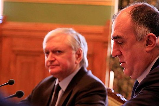 Ничего не говорящая встреча на фоне угрозы возобновления войны