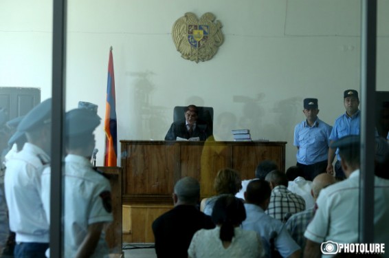 ՊՊԾ գնդի գրավման մեջ մեղադրվողների գործը քննող դատավորն իրեն ներկայացված ինքնաբացարկի միջնորդությունը մերժեց