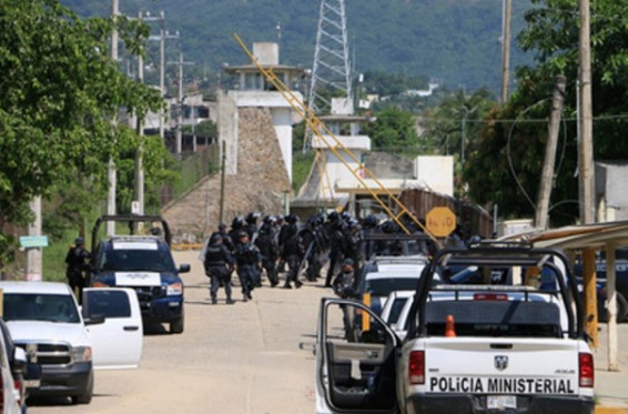 Մեքսիկայի դատարանը 27 տարվա ազատազրկման է դատապարտել ոստիկաններին, որոնք փախել էին հանցագործներից