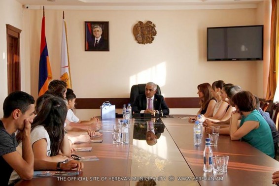 «Արի տուն-2017» ծրագրի մասնակիցները հյուրընկալվել են Նոր Նորք վարչական շրջանի ղեկավարին